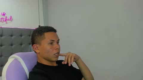 Snapshot of andres1_8 chatting on 12.20.25 IM ANDRES online show from 12.20.25