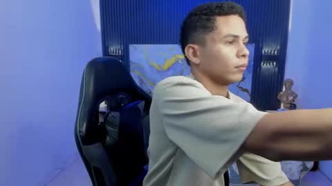 Snapshot of andres1_8 chatting on 04.08.26 IM ANDRES online show from 04.08.26