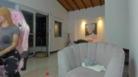 Snapshot of andres_bottero chatting on 01.14.25 Andrs botero online show from 01.14.25