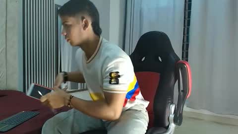 Snapshot of andres_stud777 chatting on 09.29.25 ANDRES online show from 09.29.25