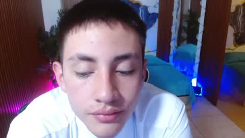 Snapshot of andres_tay chatting on 04.15.26 andres_tay online show from 04.15.26