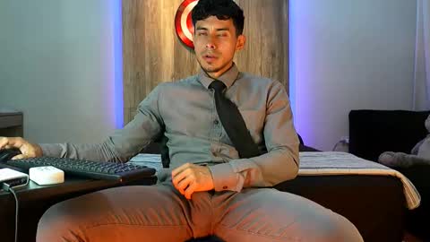 Snapshot of andrew_elliot chatting on 10.11.25 Andrew online show from 10.11.25