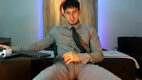 Snapshot of andrew_elliot chatting on 11.14.25 Andrew online show from 11.14.25