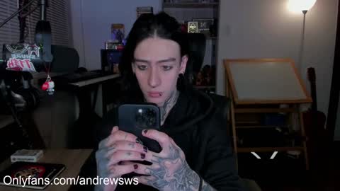Snapshot of andrew_round chatting on 01.31.25 andrew_round online show from 01.31.25
