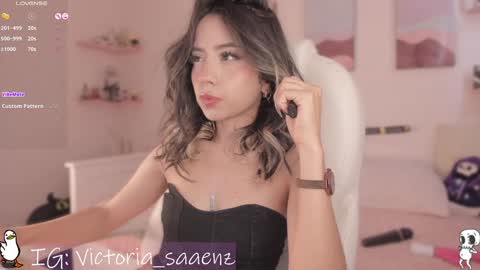 Victoria Senz  online show from 02.06.25