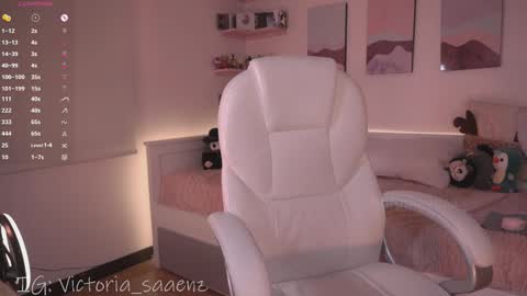 Victoria Senz  online show from 12.19.25