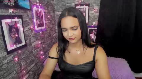 Snapshot of andrys_hot chatting on 11.19.25 Andrys online show from 11.19.25