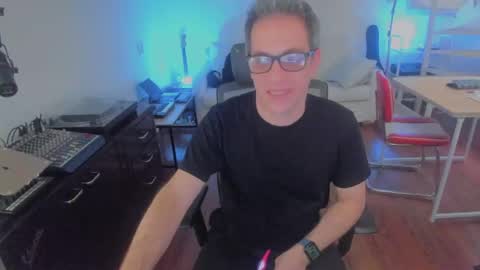 Snapshot of andy0pandi chatting on 09.10.25 Andrew online show from 09.10.25