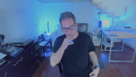 Snapshot of andy0pandi chatting on 11.18.25 Andrew online show from 11.18.25