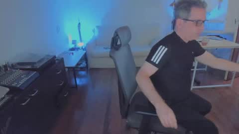 Snapshot of andy0pandi chatting on 12.01.25 Andrew online show from 12.01.25