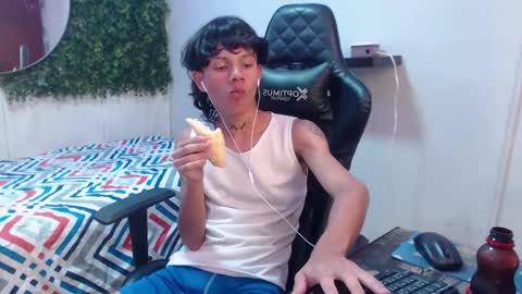 Snapshot of andy_dan1 chatting on 12.04.24 andy_dan1 online show from 12.04.24