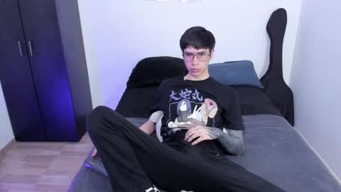 Snapshot of andy_twiink chatting on 02.18.25 twx Andy twink3 online show from 02.18.25