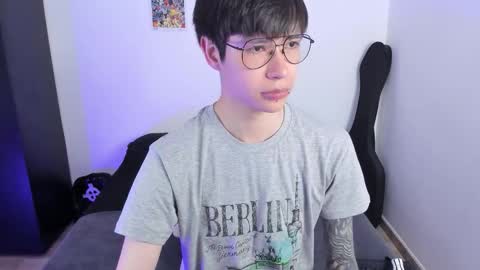 Snapshot of andy_twiink chatting on 10.03.25 twx Andy twink3 online show from 10.03.25