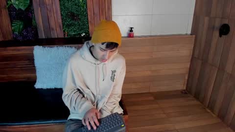 Andy Joy  online show from 03.06.25