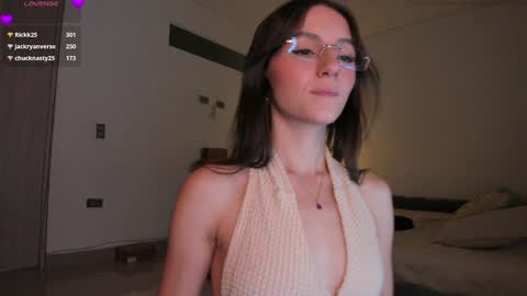 Snapshot of anelisse_ chatting on 12.19.24 online show from 12.19.24