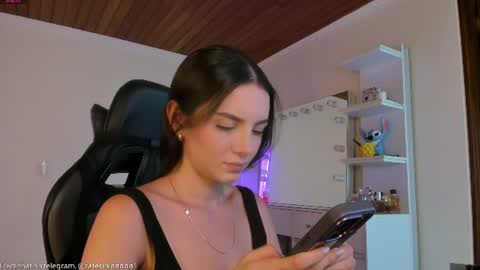 Snapshot of anelisse_ chatting on 08.02.26 online show from 08.02.26