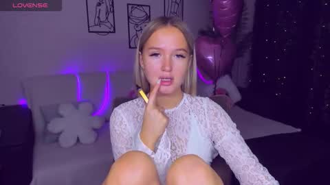 Snapshot of anfisalorns chatting on 09.16.25 Anfisa online show from 09.16.25