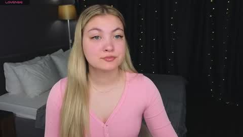 Snapshot of angel__grace chatting on 04.26.26 Grace online show from 04.26.26
