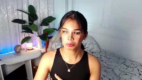 Snapshot of angel_indiguise chatting on 01.31.25 angela online show from 01.31.25