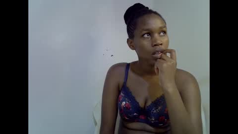 angel_mia5 online show from 12.17.25