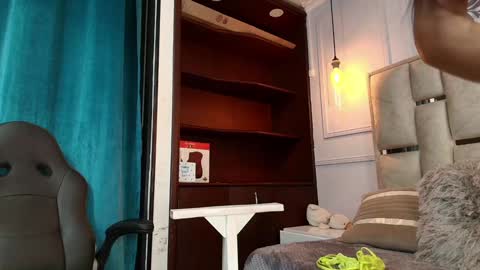 Nicolle  online show from 01.23.25