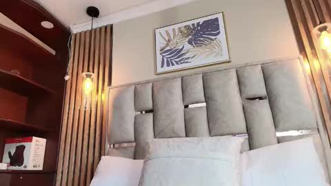 Nicolle  online show from 09.23.25