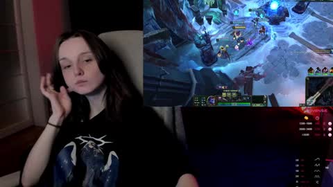 Snapshot of angel_runa chatting on 01.12.25 Mira online show from 01.12.25