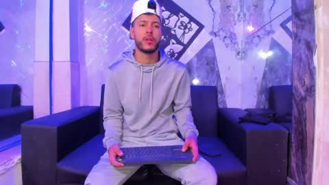 angel_villareal_ online show from 03.31.26