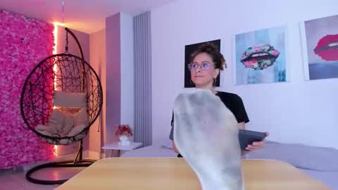 A N G E LA.  online show from 09.12.25