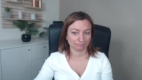 Angela online show from 09.22.25