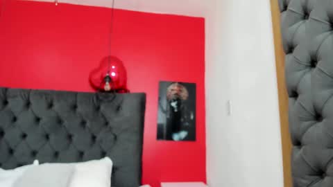 Snapshot of angela_velez chatting on 02.14.25 angel online show from 02.14.25