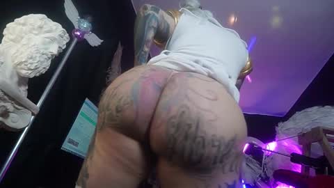 angelacianuro_ online show from 10.17.25