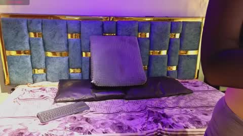 Snapshot of angelacute19 chatting on 02.18.25 angelacute19 online show from 02.18.25