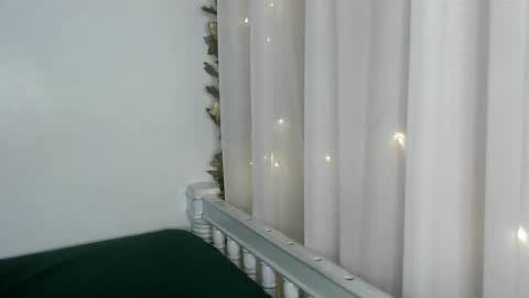 Snapshot of angelainparis28 chatting on 09.21.25 ANGELA online show from 09.21.25