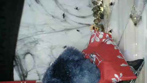 Snapshot of angelainparis28 chatting on 10.13.25 ANGELA online show from 10.13.25