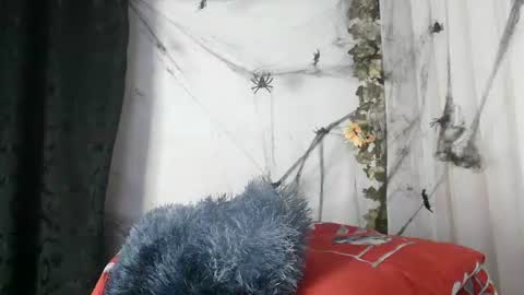 Snapshot of angelainparis28 chatting on 10.14.25 ANGELA online show from 10.14.25