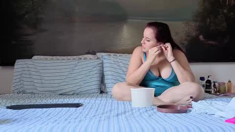 Snapshot of angelamax1 chatting on 02.14.26 Max y Angela independent model online show from 02.14.26