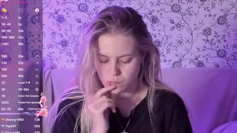 Snapshot of angelanty chatting on 12.21.25 Darsi Anty online show from 12.21.25