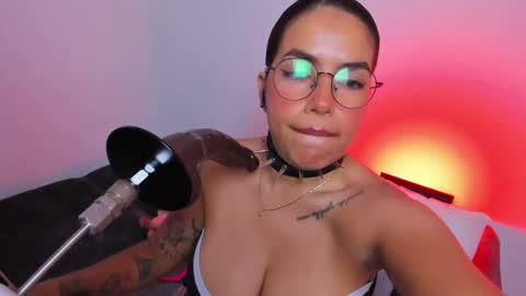 Snapshot of angelaricci chatting on 10.03.25 Angela Ricci online show from 10.03.25