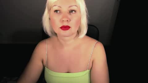 Snapshot of angelaroberti2 chatting on 03.27.26 glow online show from 03.27.26