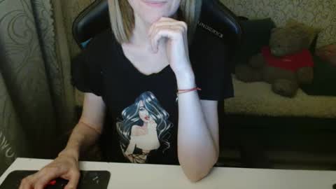 AngelCute32 online show from 10.16.25