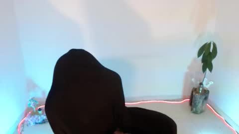 angele online show from 10.13.25