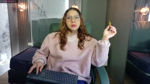 Snapshot of angeles_azul chatting on 09.10.25 angel online show from 09.10.25