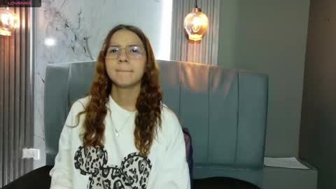 Snapshot of angeles_azul chatting on 09.14.25 angel online show from 09.14.25