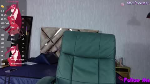 Snapshot of angeles_azul chatting on 09.28.25 angel online show from 09.28.25