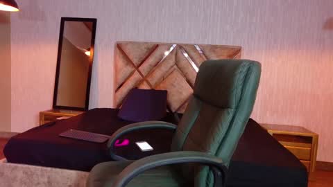 Snapshot of angeles_azul chatting on 09.29.25 angel online show from 09.29.25