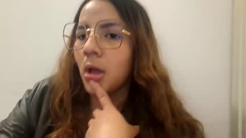 Snapshot of angeles_azul chatting on 10.05.25 angel online show from 10.05.25