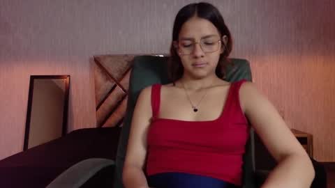 Snapshot of angeles_azul chatting on 10.15.25 angel online show from 10.15.25