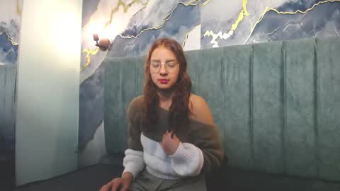 Snapshot of angeles_azul chatting on 10.31.25 angel online show from 10.31.25