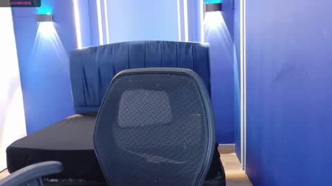 Snapshot of angeles_azul chatting on 12.14.25 angel online show from 12.14.25